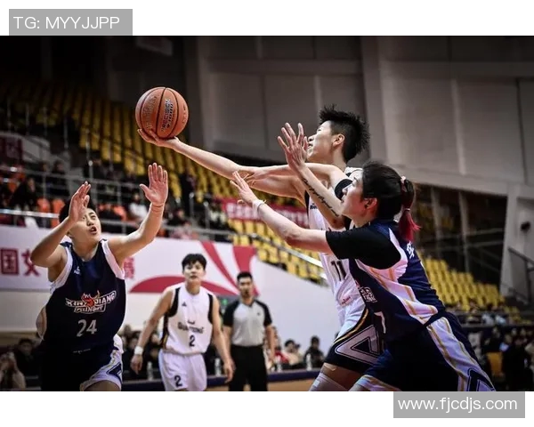 CBA精彩对决广东队与深圳队比赛录像回顾与精彩瞬间分析