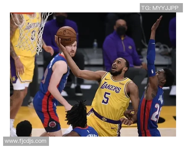 6号活塞与湖人对决精彩回顾球星表现与战术分析全景呈现