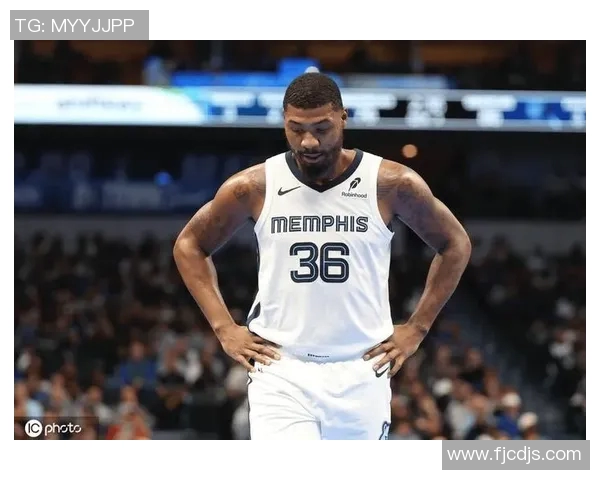 马库斯斯马特的篮球之路与领袖风范解析